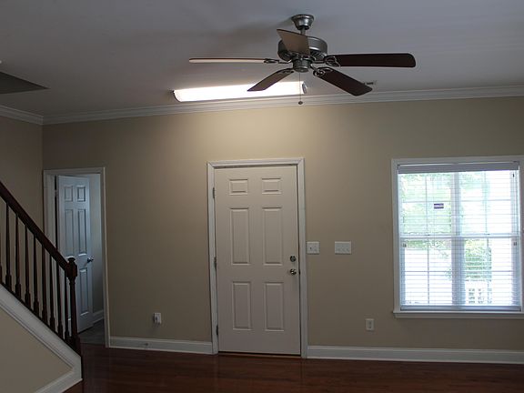 5th image of 143 Silverspring Pl