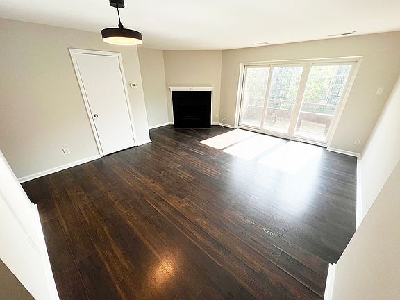 3rd image of 3069 Hawthorne Dr NE #3069