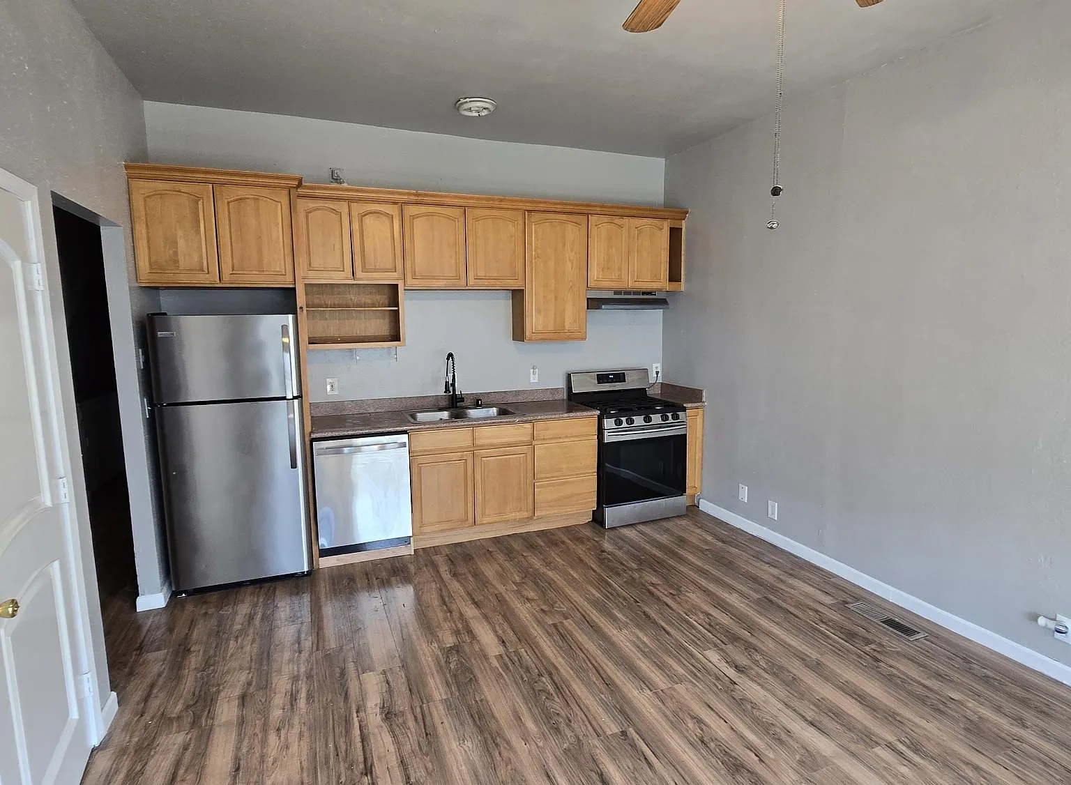 2 bed, 1.0 bath, 875 sqft, $2,195 — Photo 3