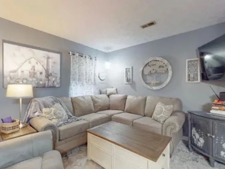 670 Shadywood Ln — Photo 21