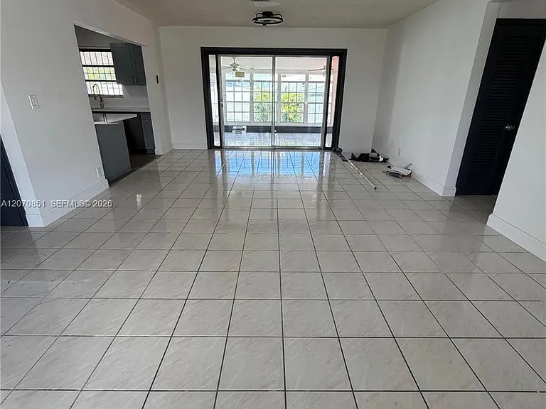 4175 SW 87th Ave — Photo 3