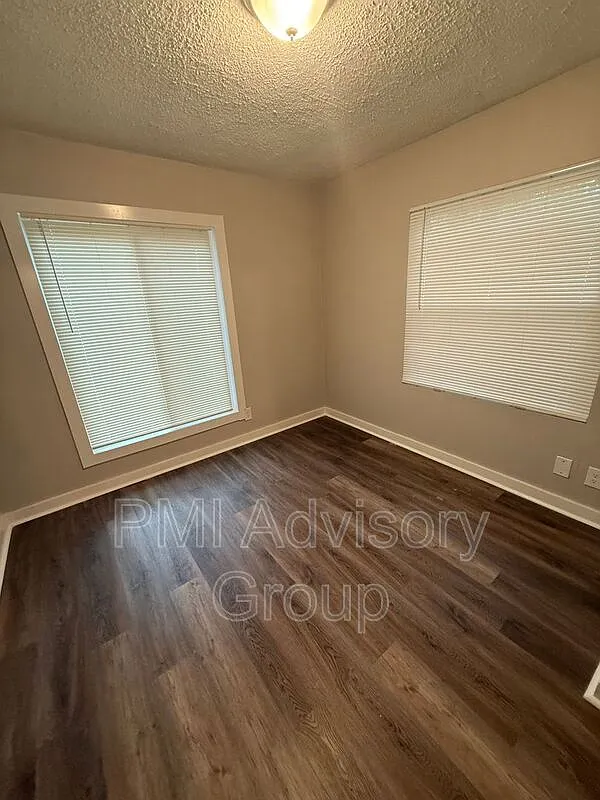 2 bed, 1.0 bath, 838 sqft, $1,100 — Photo 4
