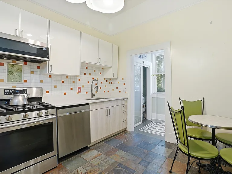 524 E Henry St — Photo 14