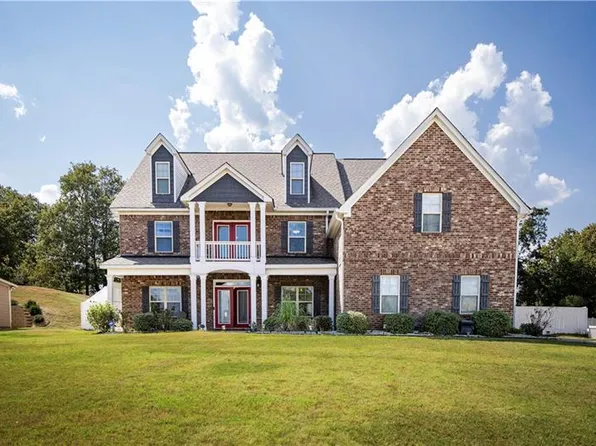 34 Gunner Dr, Fort Mitchell, AL 36856