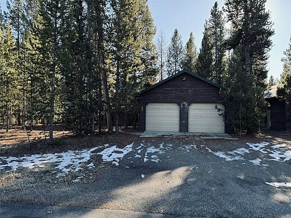 4th image of 528 Grouse Ave