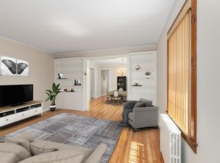 27 Locust Ave E, Farmingdale, NY 11735