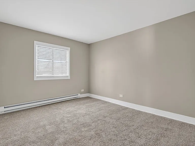 Lakeside Village Apartments — Photo 61