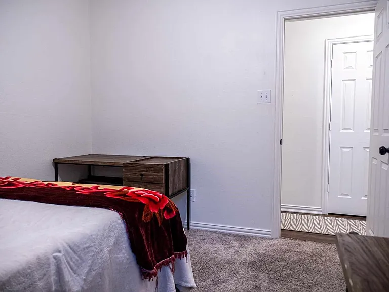 5528 Milford Dr — Photo 2