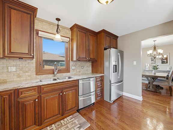 4th image of 8306 163rd St