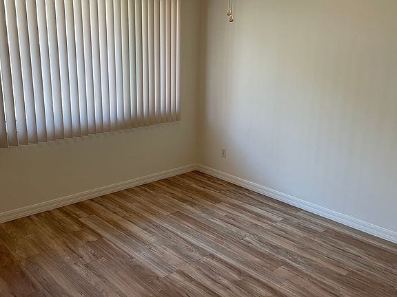 3rd image of 523 Avenue G APT E