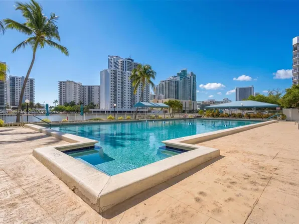 1000 Parkview Dr APT 627, Hallandale Beach, FL 33009