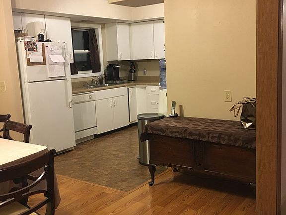 3rd image of 6 Arbor Ln
