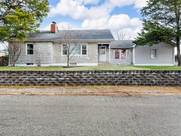 775 Fieldcrest Dr, Fenton, MO 63026