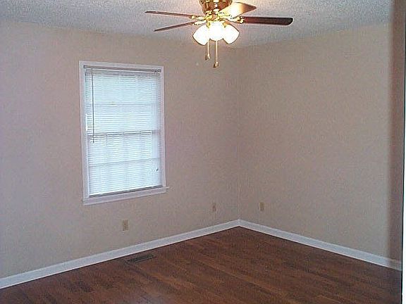 5th image of 320 Edmond Dr