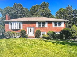 4 Heather St, Burlington, MA 01803