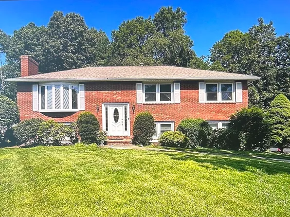 4 Heather St, Burlington, MA 01803