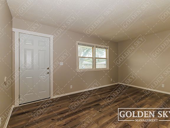 3rd image of 115 S Keystone Cir