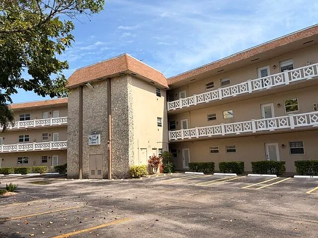 2 bed, 2.0 bath, 944 sqft, $2,000 — Photo 3