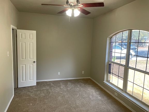 3rd image of 3864 Tavern Oaks St