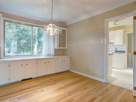 4th image of 31 Doull Ave
