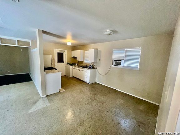 3rd image of 325 W Lindbergh