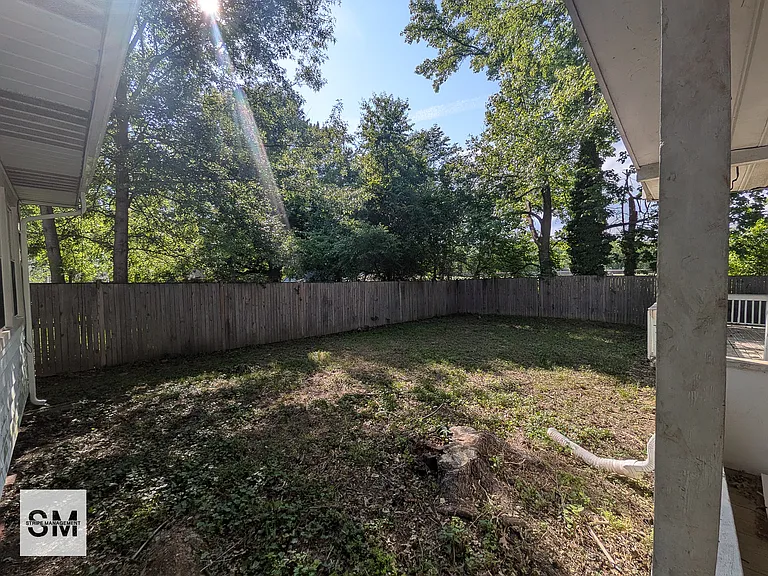 127 N Huron Dr — Photo 7