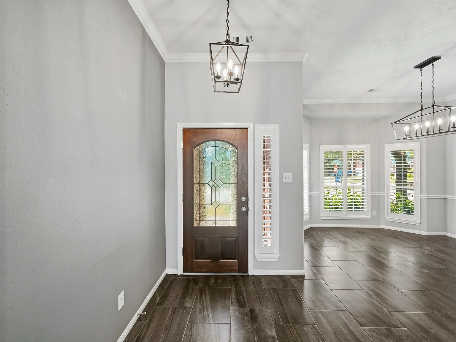 3 bed, 2.0 bath, 2149 sqft, $2,300 — Photo 2