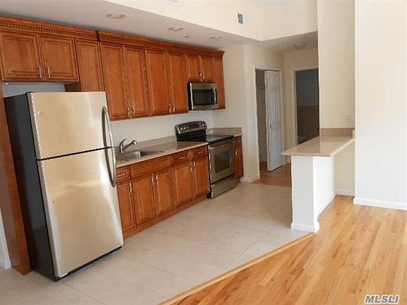 3rd image of 39 Mineola Blvd Ste 2D