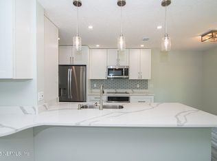 7038 Holiday Hill Ct, Jacksonville, FL 32216