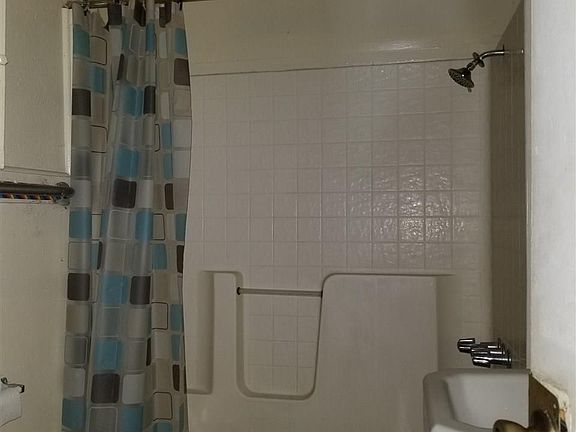 4th image of 1506 W Club Blvd
