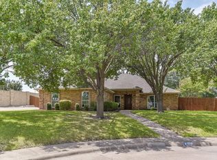 901 Canterbury Ct, Cedar Hill, TX 75104