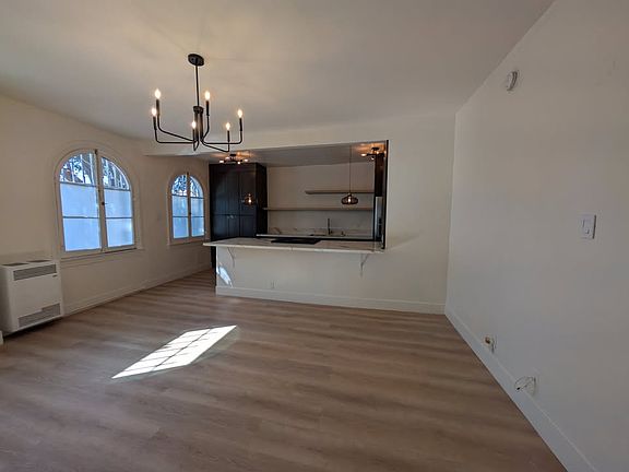 5th image of 300 N Bonnie Brae St