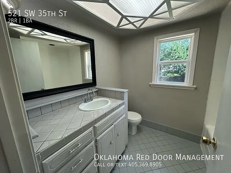 521 SW 35th St — Photo 13