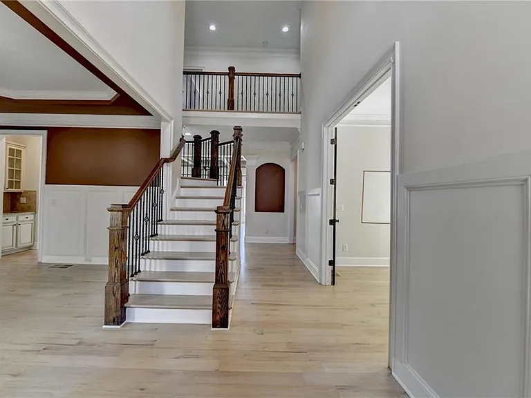 2230 Manor Creek Ct — Photo 5