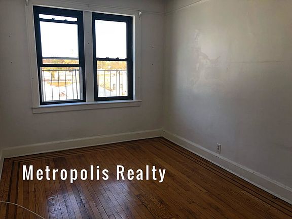 3rd image of 2322 28th St APT 3C