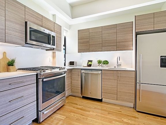 3rd image of 108 W 15th St APT 6K