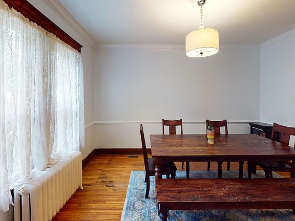 5th image of 4121 Illinois Ave NW