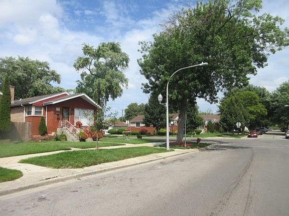 5th image of 3709 W 66th Pl