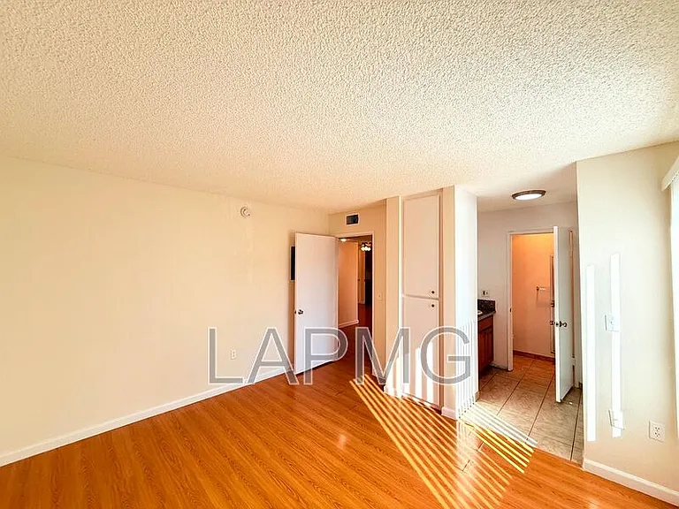 1059 Western Ave #1 — Photo 16