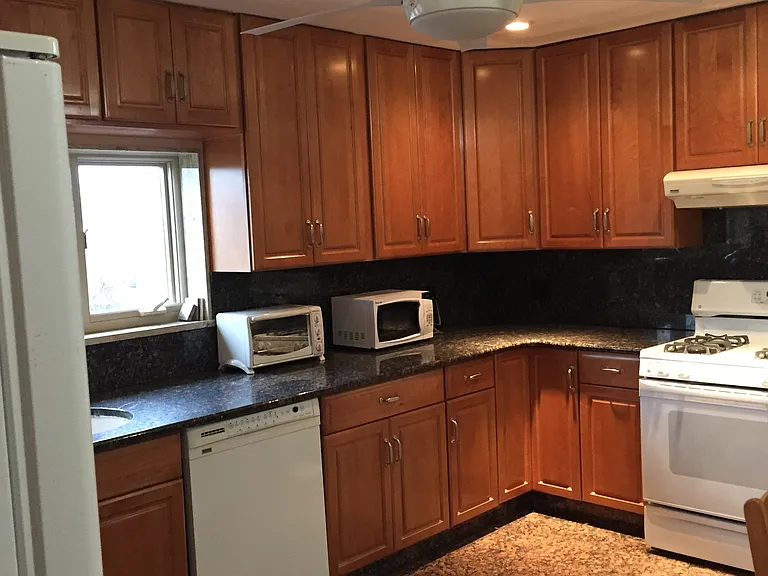 2614 Utopia Pkwy #2 — Photo 1