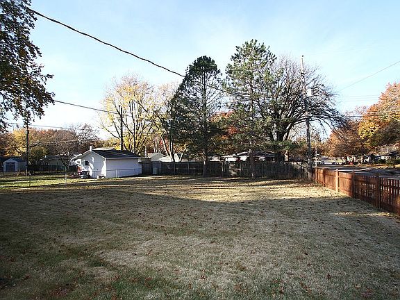 4th image of 2207 S 61st St