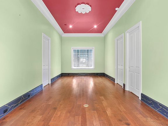5th image of 4879 Leonard St