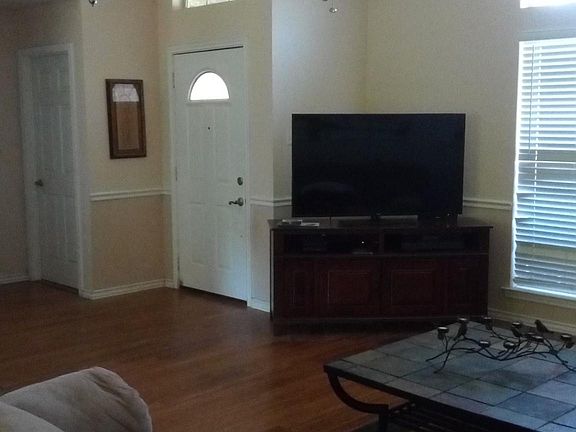4th image of 2615 Rolling Hill Dr