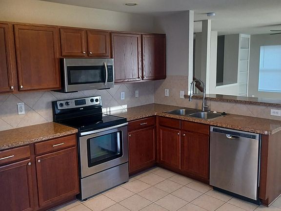 4th image of 1800 Fennel Ln