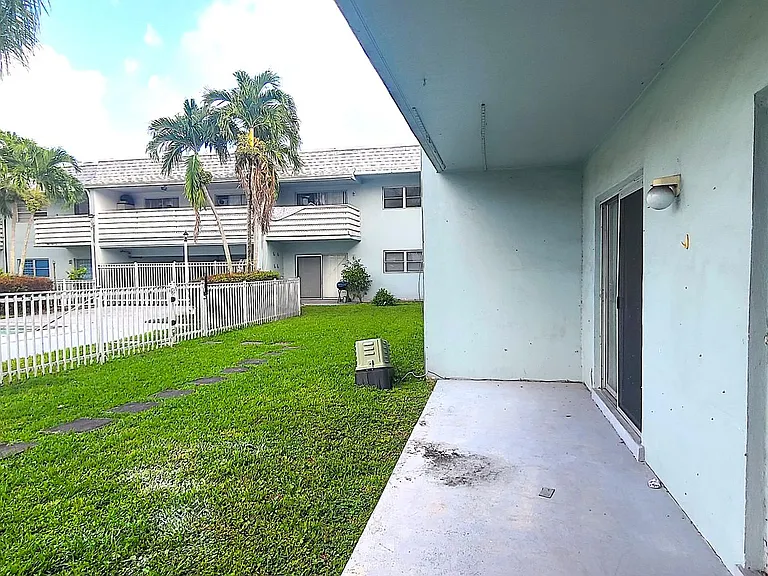 4251 NW 5th St #109B — Photo 15