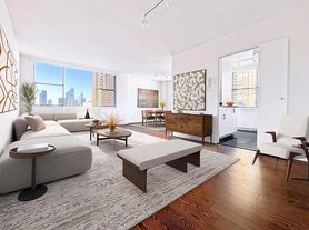 45 W 60th St