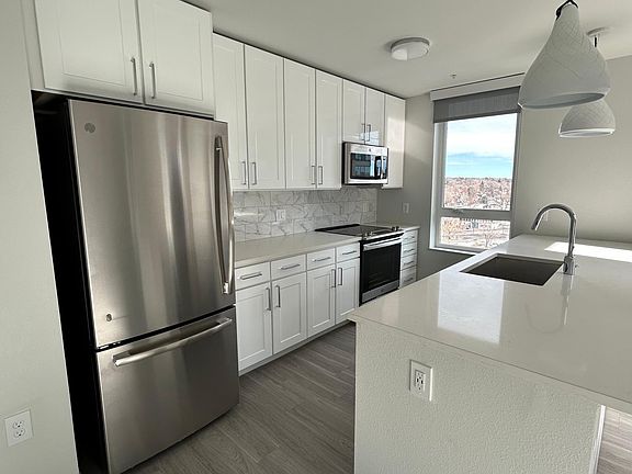 3rd image of 399 Grant St #726