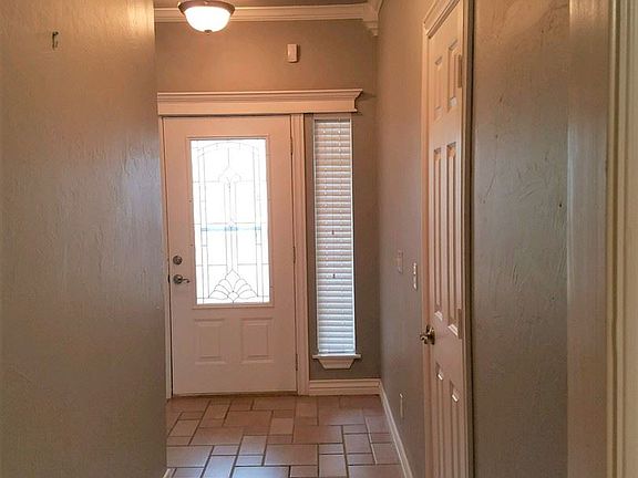 3rd image of 2630 Silvertree Dr