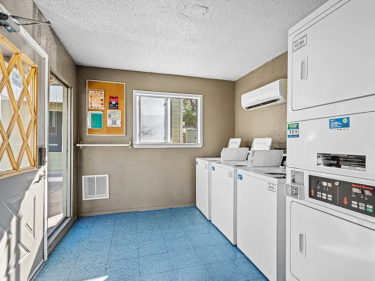 Tambaleo Apartments — Photo 11