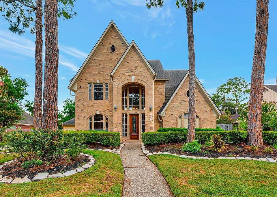 1st image of 16030 Manor Square Dr